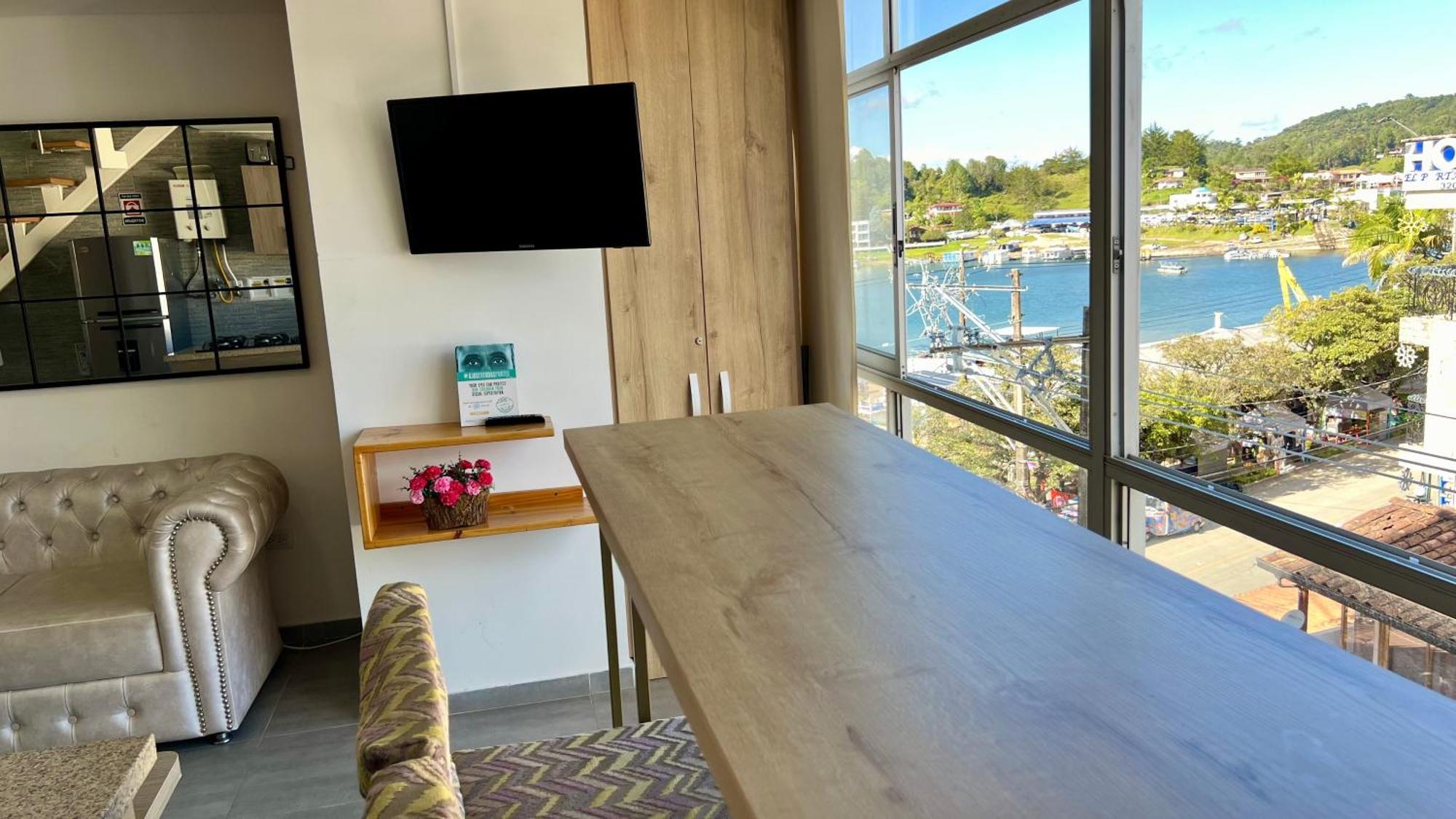 Aptos Vista Al Embalse, Frente Al Lago, Restaurantes, Bares Guatapé 外观 照片