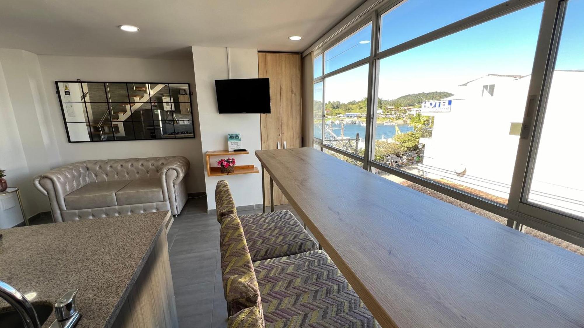 Aptos Vista Al Embalse, Frente Al Lago, Restaurantes, Bares Guatapé 外观 照片
