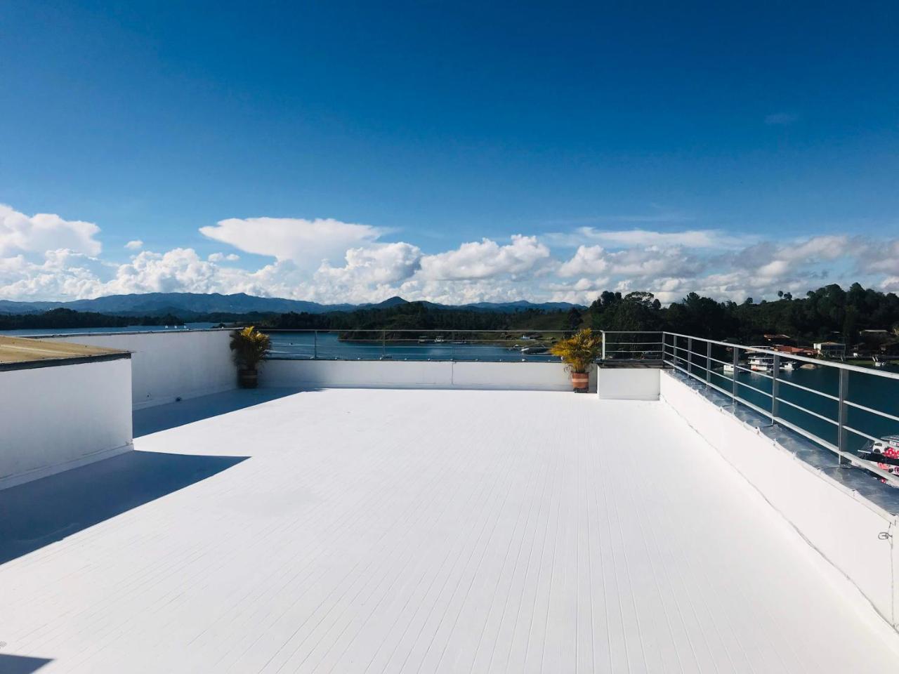 Aptos Vista Al Embalse, Frente Al Lago, Restaurantes, Bares Guatapé 外观 照片